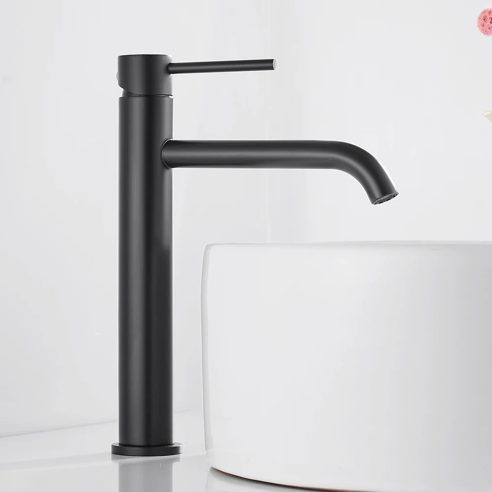 Niore Curve – Matte Black Single Hole Bathroom Faucet