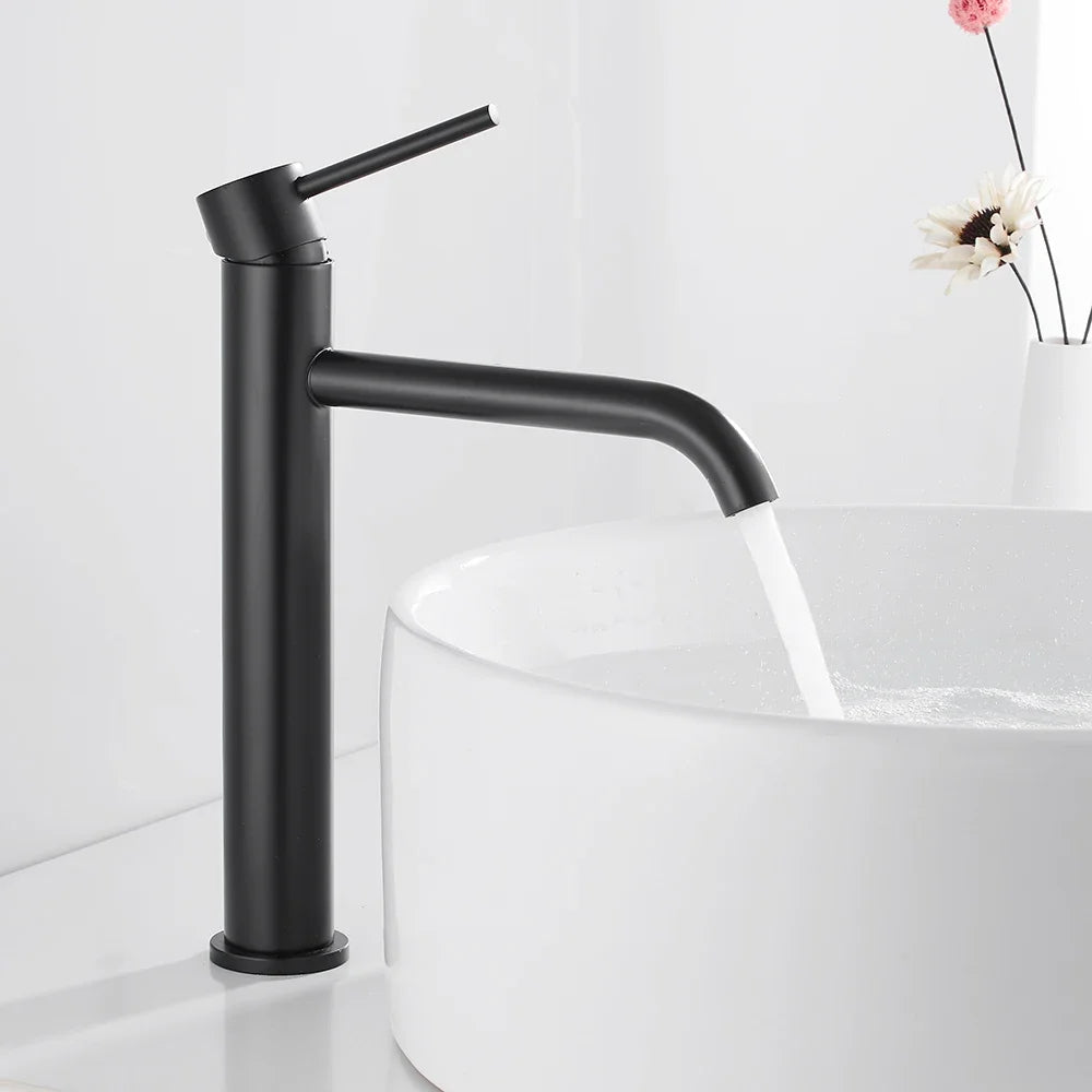 Niore Curve – Matte Black Single Hole Bathroom Faucet