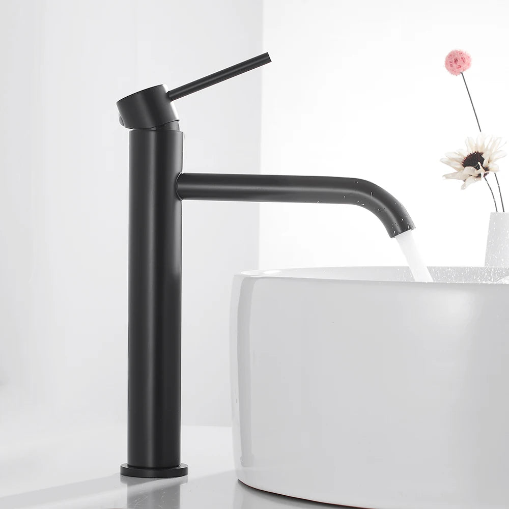 Niore Curve – Matte Black Single Hole Bathroom Faucet
