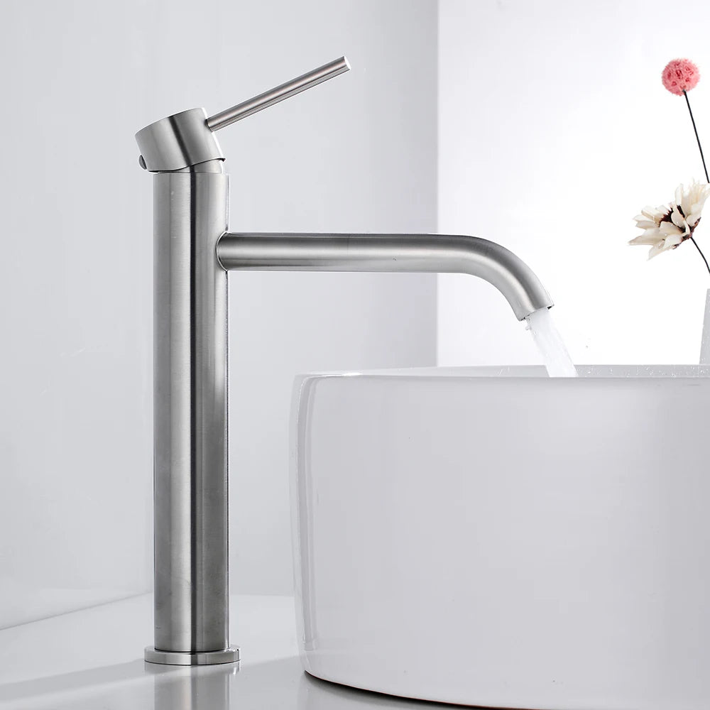 Niore Curve – Matte Black Single Hole Bathroom Faucet